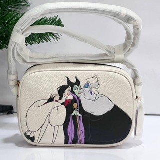 🛍️💕กระเป๋าสะพายลายดิสนีย์  สีขาวNEW Disney X Coach Mini Jamie Camera Bag With Villains Motif CC319