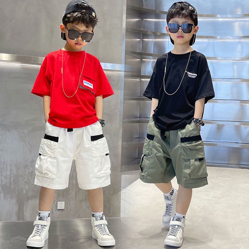 Cokids ชุดฤดูร้อนเด็กชาย 2023 เด็กใหม่ฤดูร้อนแขนสั้นวัยกลางคนและเด็กโตกีฬาเด็กเสื้อผ้าเด็กสไตล์ต่างประเทศ