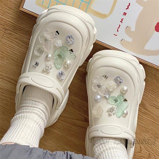 [ขายดี สไตล์รองเท้าหลุมสีแดง] รองเท้าแตะแพลตฟอร์ม พื้นหนา กันลื่น ประดับไข่มุก พลอยเทียม ผีเสื้อ เหมาะกับเดินชายหาด แฟชั่นฤดูร้อน สําหรับเด็กผู้หญิง