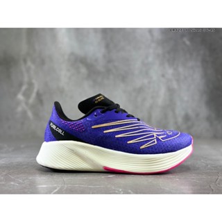 New Balance FueCell SC Elite v3 รองเท้าผ้าใบ สีเขียว และสีฟ้า