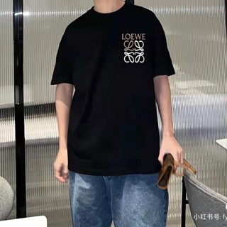 Loewe เสื้อยืดคอกลม แขนสั้น พิมพ์ลายโลโก้ Luojia ด้านหน้า และด้านหลัง แฟชั่นฤดูร้อน