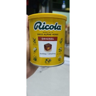 ลูกอมสมุนไพร นำเข้าจากสวิสฯ Ricola มีอย. ริโคล่า แก้ไอ เจ็บคอ ชุ่มคอ กระหายน้ำ กระป๋องใหญ่ หนัก 250 กรัม