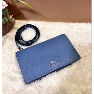 กระเป๋าสะพายใส่บัตรได้ /ใส่เหรียญได้ ANNA FOLDOVER CLUTCH CROSSBODY สีฟ้าเข้มSV/PACIFIC BLUE