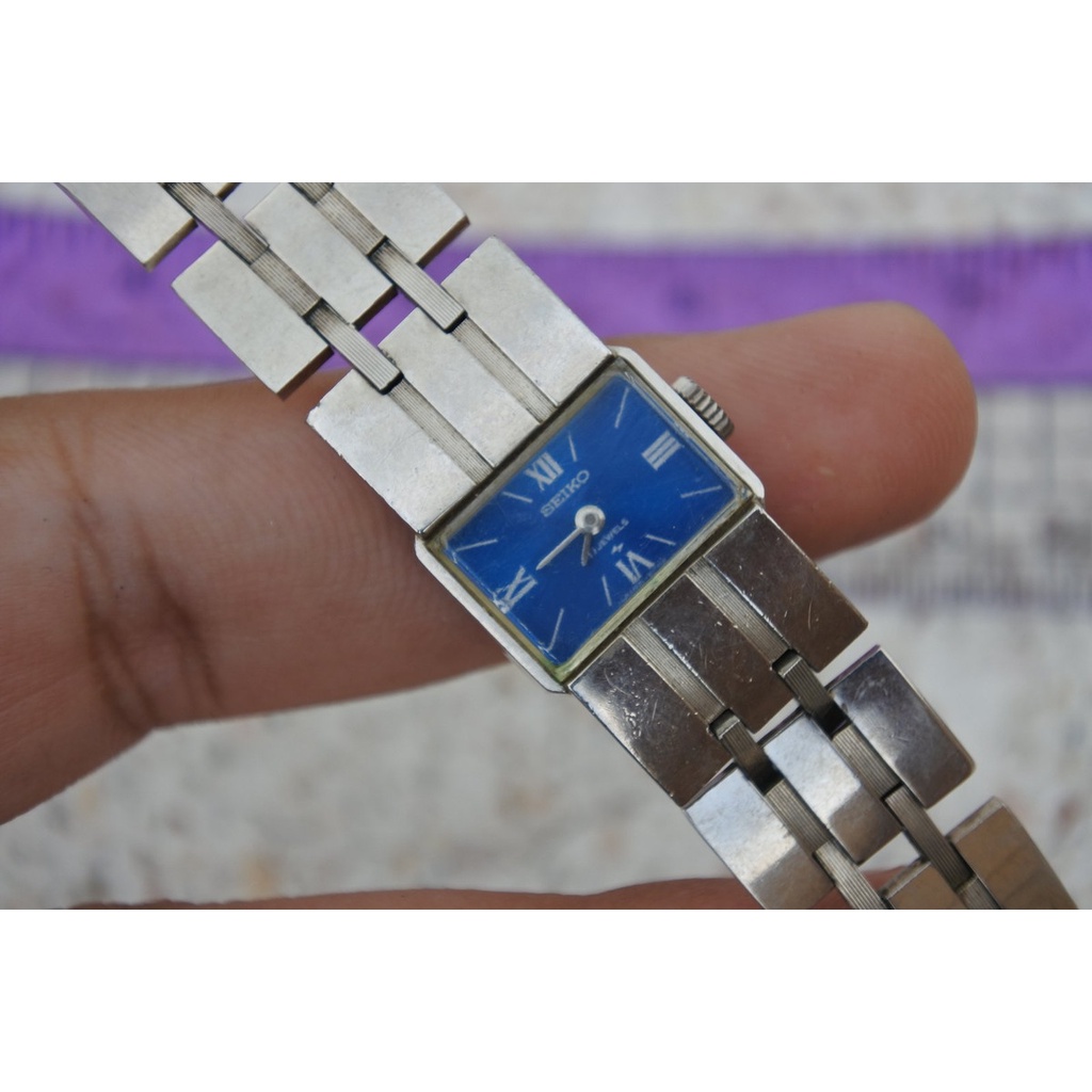 นาฬิกา Vintage มือสองญี่ปุ่น SEIKO ชุบทอง 21-3120 ระบบ ไขลาน ผู้หญิง ทรงสี่เหลี่ยม กรอบเงิน หน้าสีน้ำเงิน หน้าปัด 19มม