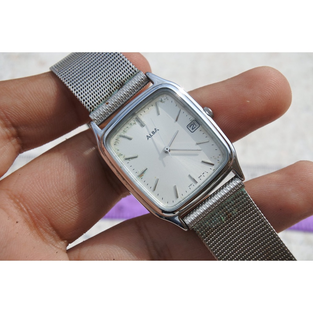 นาฬิกา Vintage มือสองญี่ปุ่น ALBA V732 5880 ระบบ QUARTZ ผู้ชาย ทรงสี่เหลี่ยม กรอบเงิน หน้าขาว หน้าปัด 29มม