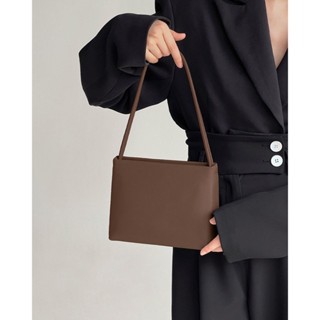 ✹▲▧Niche design 2023 new retro French stick underarm bag women s solid color casual texture one shoulder กระเป๋า Messeng