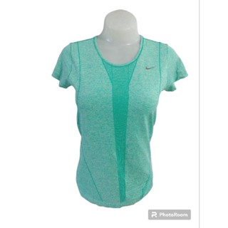 เสื้อยืดกีฬาคอกลมแบรนด์ NIKE DRI-FIT RUNNING Size L(Womens) มือ2