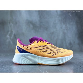 New Balance FueCell SC Elite v3 รองเท้าผ้าใบ สีเขียว และสีฟ้า