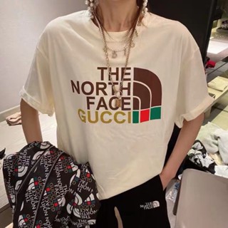 The NORTH FACE GUCCI เสื้อยืดแขนสั้น ผ้าฝ้าย ทรงหลวม สไตล์คลาสสิก แฟชั่นฤดูใบไม้ผลิ สําหรับครอบครัว 2023