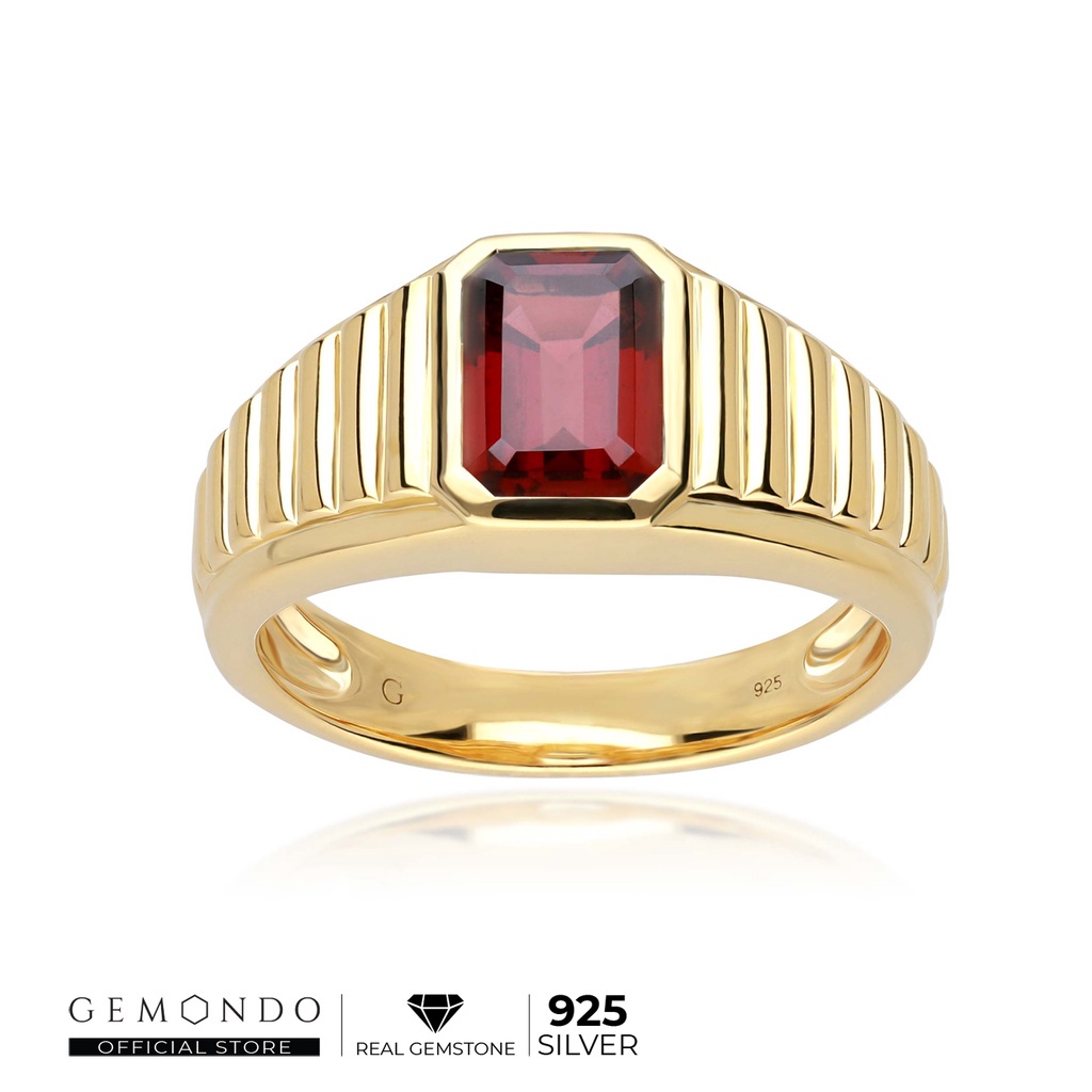 Gemondo แหวนผู้ชายเงินแท้ 925 ชุบทอง 18K ประดับโกเมน (Garnet) ทรงเหลี่ยม สไตล์แหวนซิกเนท