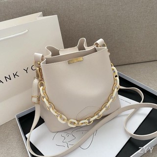 Niche high-end chain bucket bag women 2023 new retro casual กระเป๋าสะพายความจุขนาดใหญ่