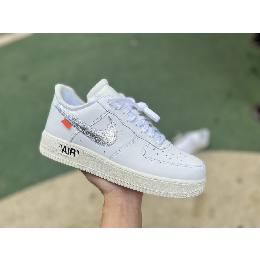 2023New OFF-WHITE x Nike Air Force 1 Low White Silver AF1 รองเท้าผ้าใบรองเท้าวิ่ง AO4297-100