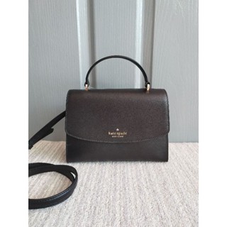 👜🥳NEW Kate Spade S Darcy top handle satchel สีดำ หนัง มีฝาปิด มีสายยาว ถอดได้ ถือได้ค่ะ