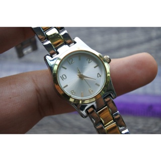 นาฬิกา Vintage มือสองญี่ปุ่น ระบบ QUARTZ ผู้หญิง ทรงกลม กรอบทอง หน้าขาว หน้าปัด 25มม