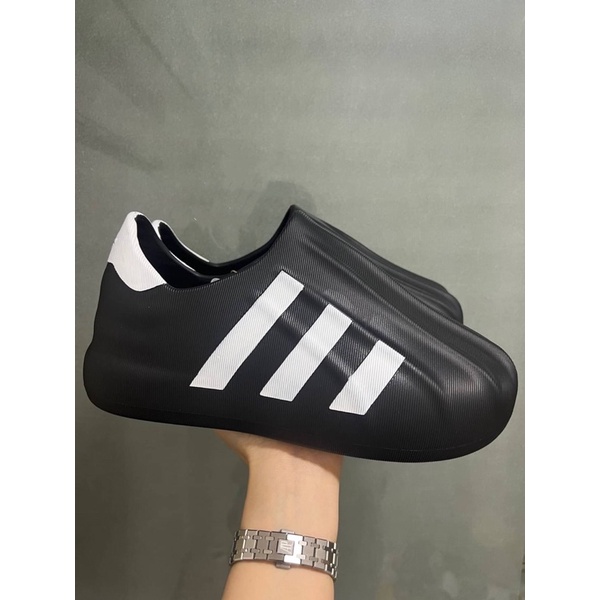 รองเท้าผ้าใบแบบสวมAdidas มาใหม่