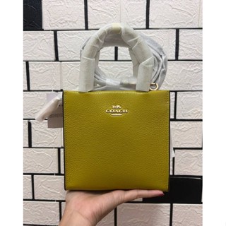 หายากมากคะ มี 1,ใบ 

NEW Coach Mini Cally Crossbody 
Color: Chartreuse