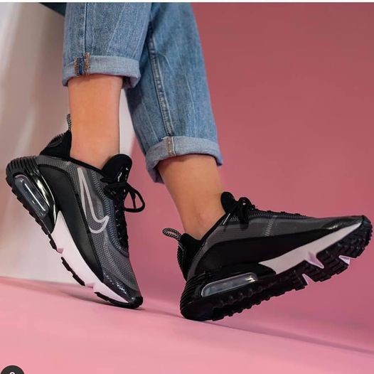 ◆™℡[ ใส่โค้ดHISR105 ] Nike Air Max 2090 รองเท้าลำลองชายรองเท้าผ้าใบ nike แท้100% ผู้ชาย ผู้หญิง