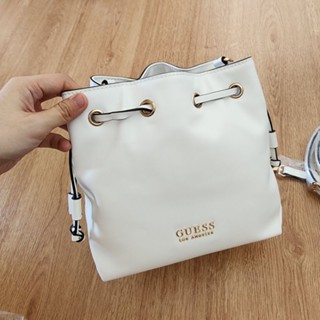 (แท้/ส่งฟรี) กระเป๋าสะพาย Guess ทรงขนมจีบ สีขาว