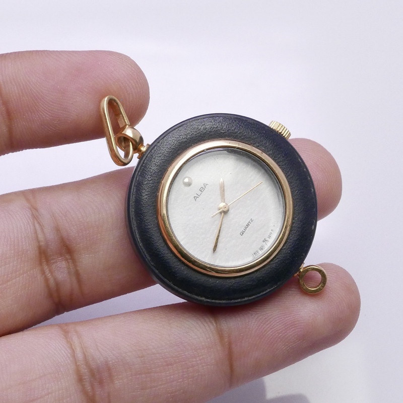 นาฬิกา Vintage มือสองญี่ปุ่น Pocket Watch นาฬิกาพก ALBA Y481 0680  จี้ล็อกเก็ต พวงกุญแจ ทรงกลม กรอบทอง หน้าขาว 32มม