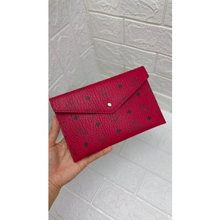 ❤️❤️NEW MCM Vip Red Visetos Mini Letter Clutch Bag กระเป๋าครัช
❤️❤️📌สีแดง ต้องแดงถึงมีแรงนะคะ จัดไปค่ะ