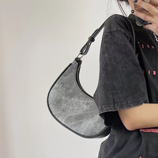 ◑✎✣กระเป๋าสตรี 2023 ใหม่แฟชั่น crossbody หนึ่งไหล่ใต้วงแขนกระเป๋าเสี้ยวรูปช่องออกแบบเรียบง่ายกระเป๋าถือสียีนส์