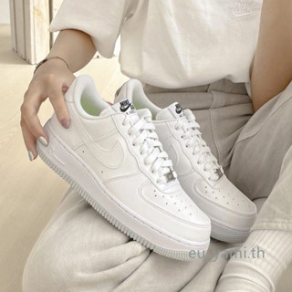 ของแท้ 100% Nike Collection รองเท้าผ้าใบ Air Force 1 07   CW2288-111