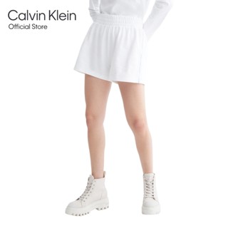 CALVIN KLEIN กางเกงขาสั้นผู้หญิง ทรง Regular  รุ่น J218964 YAF - สีขาว