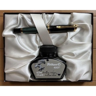 【Direct from Japan】 Pelican Fountain Pen F Fine print Green Stripe Souveuvenir M (w/Ink Bottle)