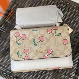 🍒🍒🥰💗กระเป๋าNEW Coach Klare Crossbody In Signature Canvas With Heart Cherry Print 🍒🍒เป็นรุ่นที่ได้รับความนิยมมาก