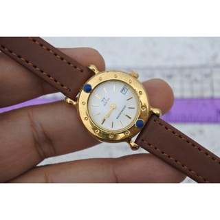 นาฬิกา Vintage มือสองญี่ปุ่น 77 ระบบ QUARTZ ผู้หญิง ทรงกลม กรอบทอง หน้าขาว หน้าปัด 27มม