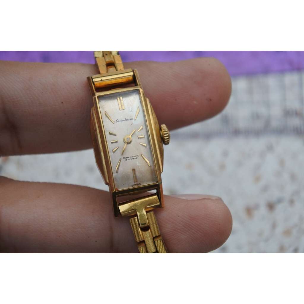 นาฬิกา Vintage มือสองญี่ปุ่น SEIKO SOLAR ชุบทอง 1950 ระบบ QUARTZ ผู้หญิง ทรงสี่เหลี่ยม กรอบทอง หน้าขาว หน้าปัด 16มม