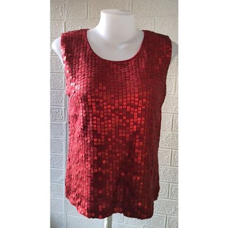 K120: เสื้อแขนกุดผ้าไหมพรมสีแดง ปักเลื่อมทรงสี่เหลี่ยมด้านหน้า size L (อก 36-38")