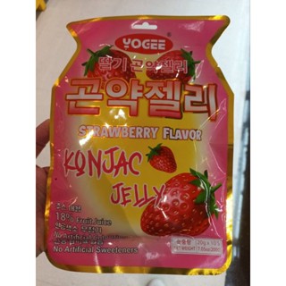 Yogee Strawberry Flavour Konjac Jelly  ขนมเยลลี่คาราจีแนนผสมผงบุกและน้ำสตรอเบอร์รี่18% โยกี้  200g