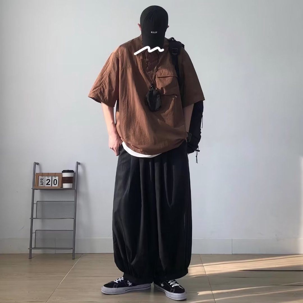 อารมณ์มาตรฐานเทรนด์สีทึบแขนสั้นฤดูร้อนผู้ชายอินเทรนด์แฟชั่นวัยรุ่นinsเสื้อเชิ้ตคอเหลี่ยมเรียบง่ายสไต