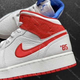 ☫รองเท้าผ้าใบ nike♀▫❧۞ข้อเสนอพิเศษ Air Jordan 1 Mid AJ1 สีขาว แดง น้ำเงิน เป็ดแมนดาริน กลาง ช่วยผู้หญิง DH0200-100รองเท้