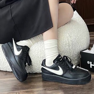 ใหม่ AF1 รองเท้าผ้าใบส้นแบนสีดำเทรนด์ต่ำ