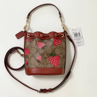 📮(พร้อมส่ง) กระเป๋าสะพายมาใหม่👜🍓🍓NEW COACH MINI DEMPSEY BUCKET BAG IN SIGNATURE CANVAS WITH WILD STRAWBERRY PRINT