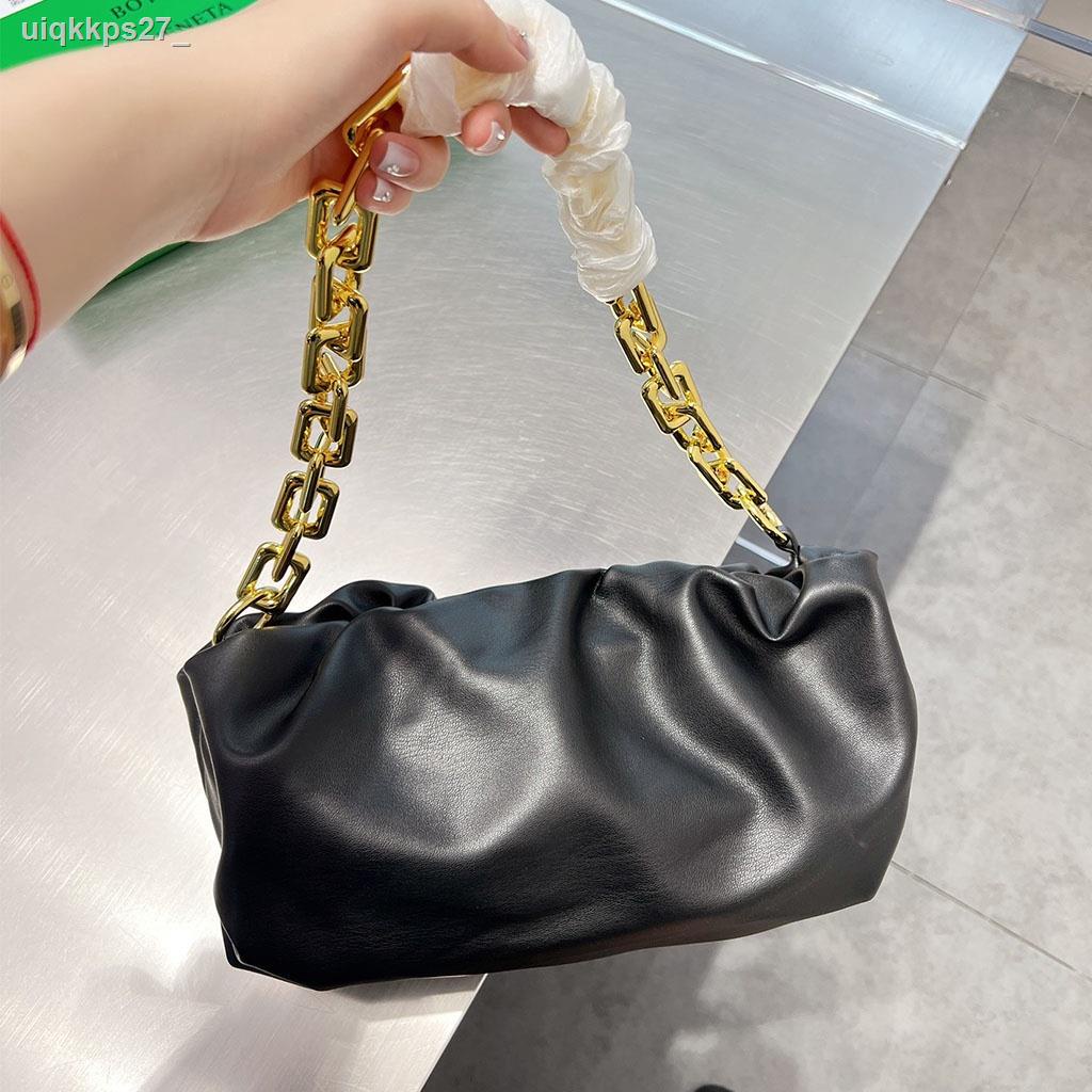 ☢◎▩◐The Chain Pouch Crossbody Bag กระเป๋าสะพายข้างผู้หญิง (พร้อมกล่อง)
