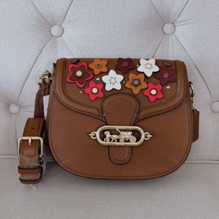 💙กระเป๋าสะพายสวยมากก หนังทั้งใบ
🎉NEW COACH Jade Saddle Bag With Daisy Applique