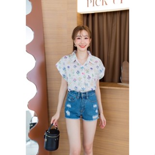 ใหม่พร้อมส่ง ดีต่อใจ♥️ Lace blouse ** เสื้อฉลุพิมพ์ลายดอกไม้