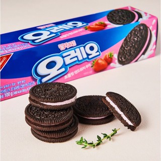 ขนมคุกกี้สอดไส้สตอเบอรี่ Oreo Sandwich Cookie strawberry crema 100g 50g x 2 packs 오레오 샌드위치쿠키