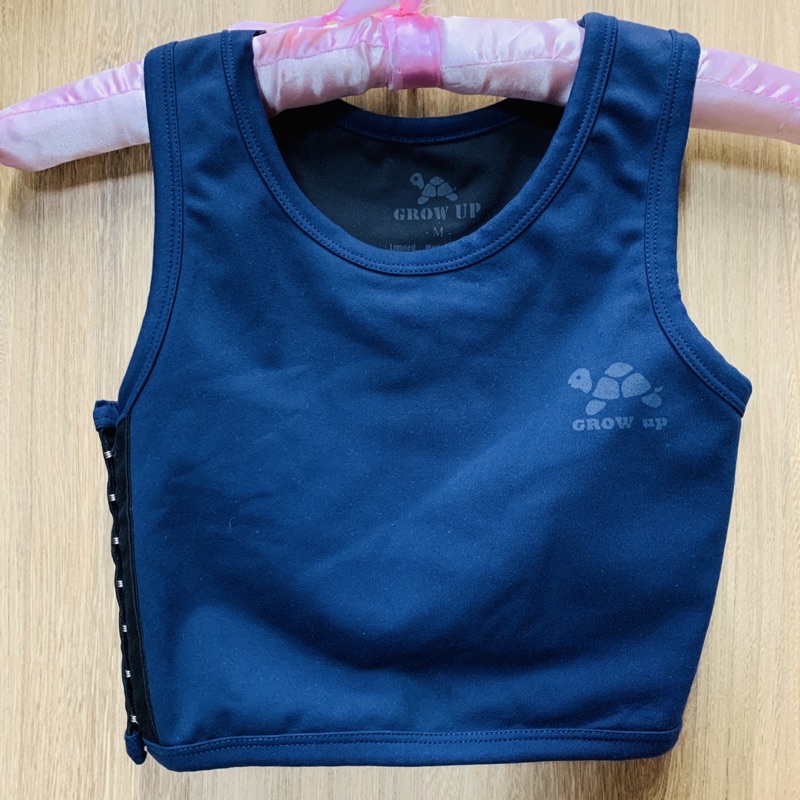 ส่งต่อเสื้อกล้ามทอมสีกรม Grow Up ไซต์ M มือสอง