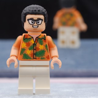 LEGO Jurassic World Danny Nedermeyer Flower Shirt