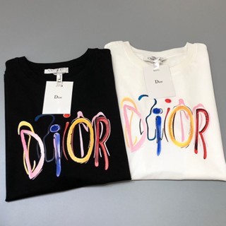 Dior ใหม่ เสื้อแขนสั้นลําลอง ผ้าฝ้าย พิมพ์ลายตัวอักษร สีขาว แฟชั่นฤดูร้อน สําหรับผู้ชาย และผู้หญิง 2023