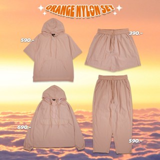 Urthe - ชุดเซ็ต ผ้าร่ม เสื้อฮู้ดดี้ แขนยาว แขนสั้น สีส้ม รุ่น ORANGE NYLON SET