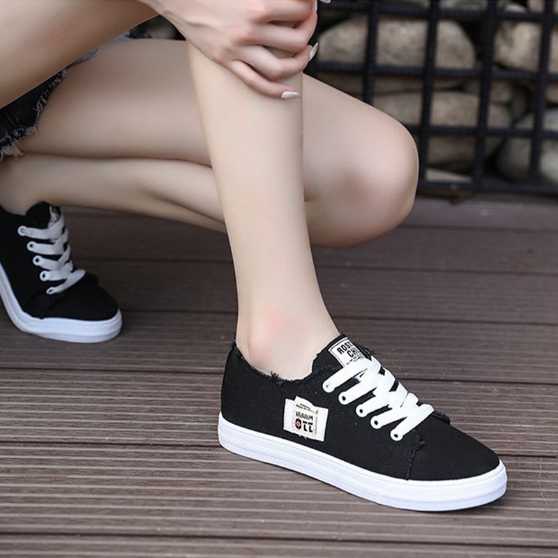 ShoesStudios นิยม💎รองเท้าผ้าใบแต่งแนวผ้ายีนส์ มาใหม่พร้อมส่ง สต็อกแน่นมาก รุ่นนี้บอกเลยของมันต้องมี