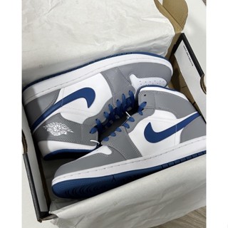 ✜【พร้อมส่งของแท้/ รุ่นนี่ใส่ตรงไซส NIKE Air Jordan 1 Mid true blue แฟชั่น รองเท้ากีฬา（สินค้าพร้อมกล่อง อุปกรณ์ครบ จัดส่ง