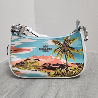 🏝️🏖️กระเป๋าสะพาย ลายชายหาดสวยเก๋มากก
🏄🏝️🏝️NEW Coach CJ598 #Teri Shoulder Bag With Hawaiian Print