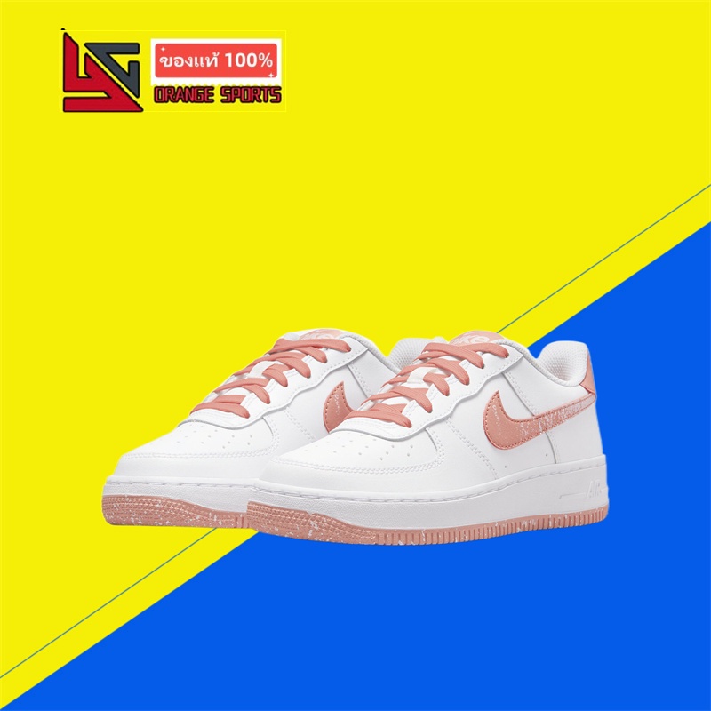 Nike Nike รองเท้าผู้หญิง Air Force 1 สีขาวสีชมพู Air Force One รองเท้าลำลองต่ำ DM0985-100
