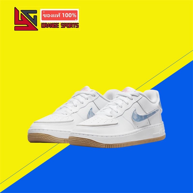 Nike Nike รองเท้าผู้หญิง Air Force 1 สีขาวสีฟ้า Air Force One รองเท้าลำลองต่ำ DM1020-100